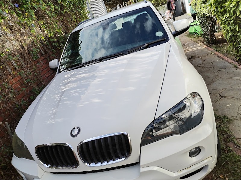 Iwashcars Car Wash - Photo 3